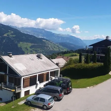 Apartment Aparthaus Surselva, Direkt An Der Skipiste *