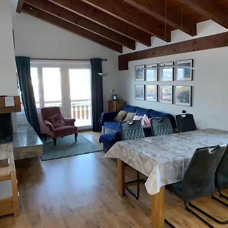 Aparthaus Surselva, Direkt An Der Skipiste Apartment *