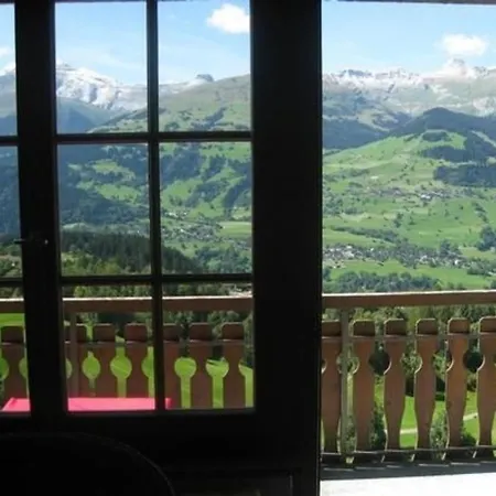 Apartment Aparthaus Surselva, Direkt An Der Skipiste